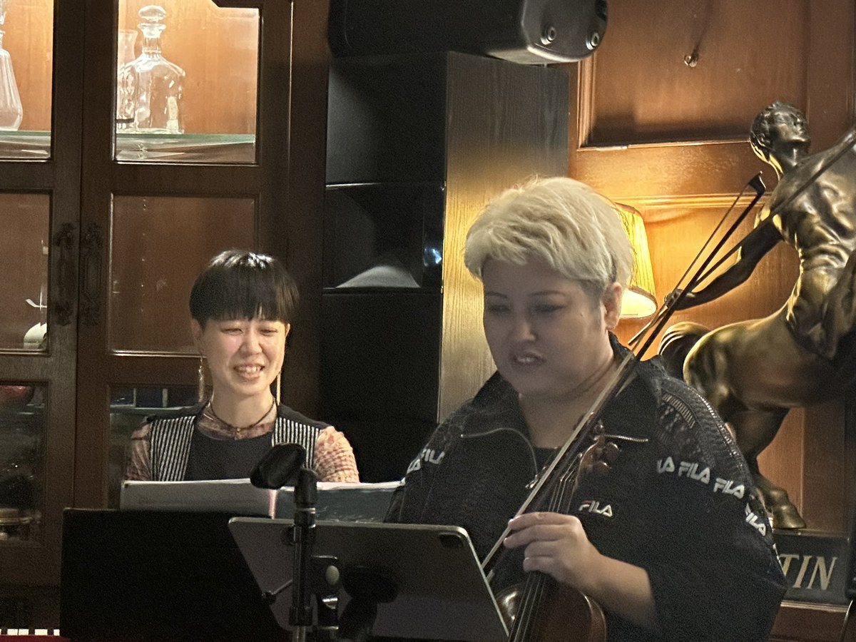 elli_tea's tweet photo. セラバーケントでのTOPSYのライブ観に行きました。
YouTubeでTOPSYやJUGENのライブ観続けていたので、ケントに来られて生でTOPSY観れて感激😆
ニューシネマパラダイスや、Asian Rosesなどの超好きな曲も生で聴けて感動でした😄

#TOPSY
#セラバーケント
#フミ子 さん
#のんちゃん https://t.co/qMgQVDdRwm