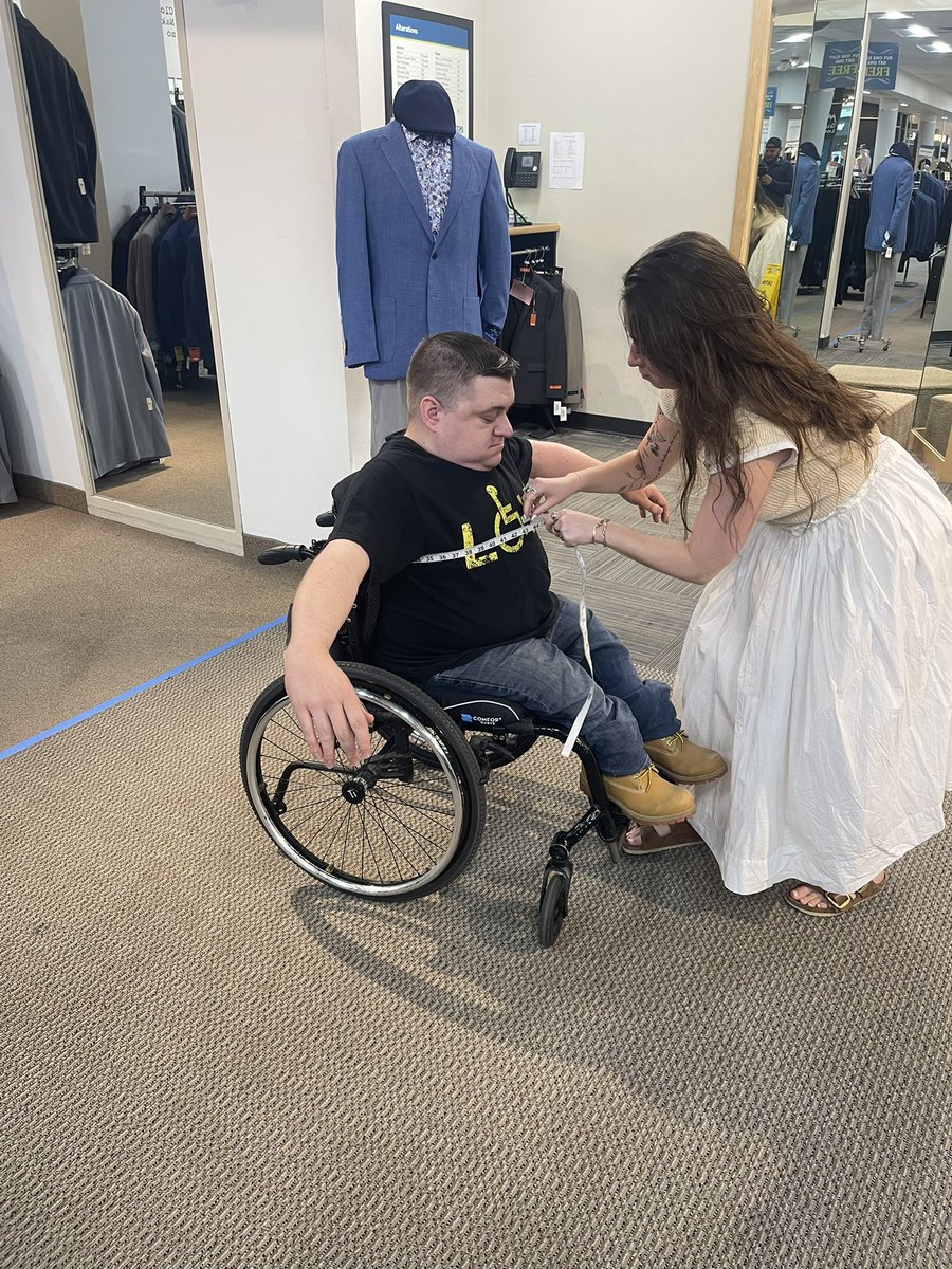 TedSellers11's tweet image. 3 months until the big wheel down the aisle, so the whole crew got fitted at @MiltonsForMen today! The best service from the best sponsor of the @kirkminshow