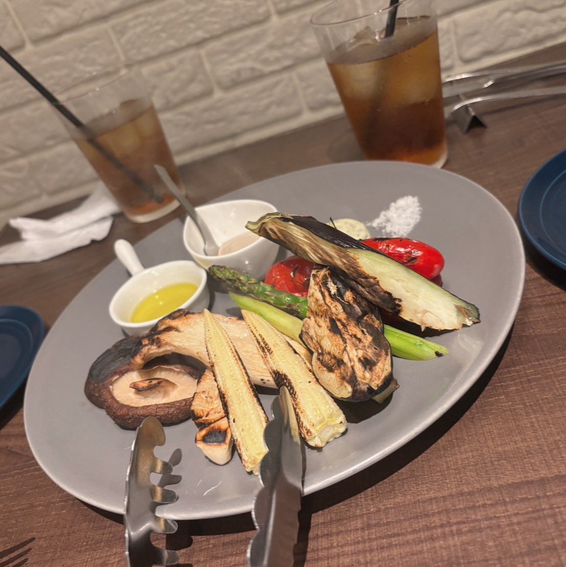 celery_celery_5's tweet photo. 今日はもちぱんさんと映画観て、個展行って、美味しいご飯食べてのスペシャルデーだった✌︎
お話も盛り上がるから毎回時間が足りない気がする😂 https://t.co/huUiOLGS96