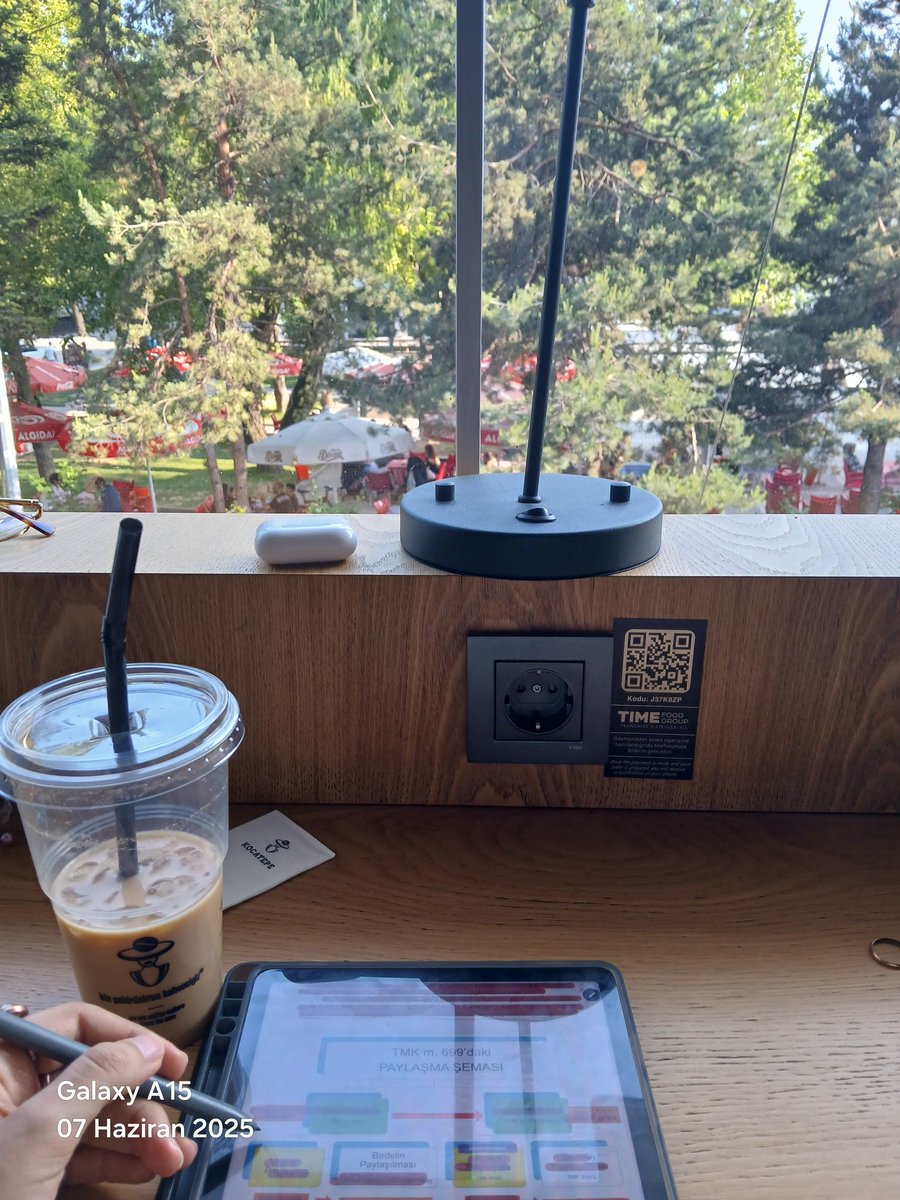 eşya o kadar sıkıcı bir derski