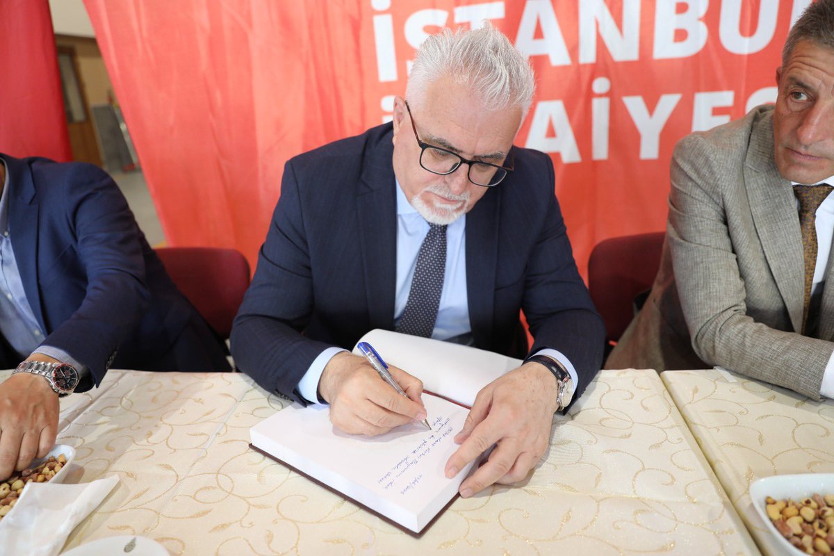İtfaiye Dairesi Başkanımız Remzi Albayrak, bayram ziyaretleri kapsamında bölge müdürlerimizle birlikte Üsküdar, Ataşehir, Fatih, Silivri ve Avcılar İtfaiye İstasyonlarımızı ziyaret etti.

👨‍🚒 Görev başındaki personelimizle bayramlaşarak, özverili çalışmalarından dolayı teşekkür