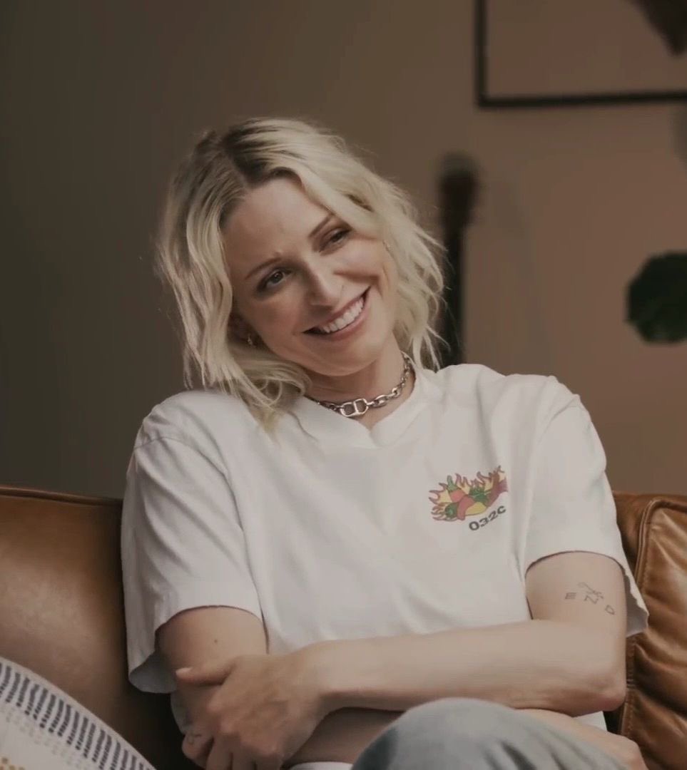 chestersource's tweet image. SHE’S SO😭😭