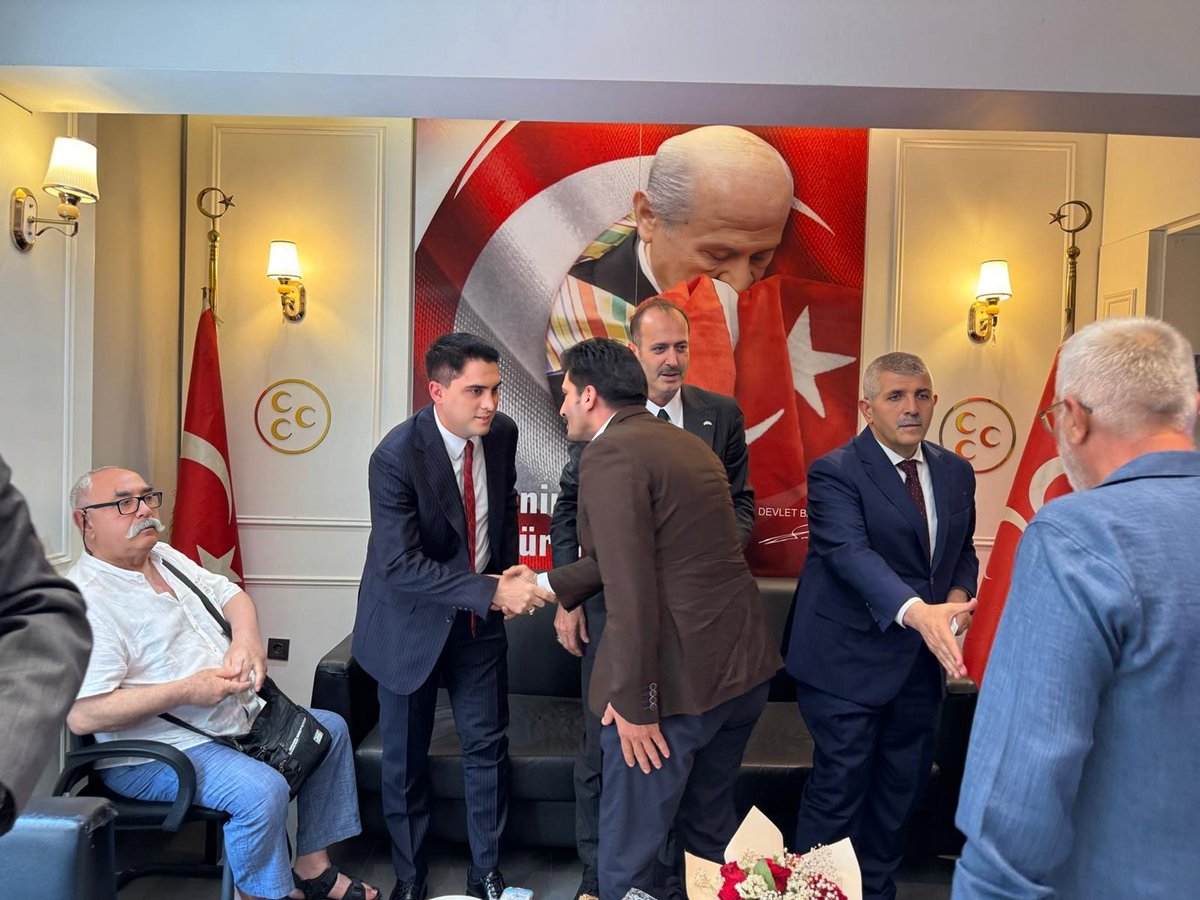 burakkilictc's tweet photo. Milliyetçi Hareket Partisi İzmir İl Başkanlığımız tarafından il binamızda düzenlenen geleneksel bayramlaşma programına katıldık.
Bayramın birlik ve kardeşlik ruhunu, Genel Sekreter Yardımcımız ve İzmir Milletvekilimiz Tamer Osmanağaoğlu, MHP İzmir İl Başkanımız Veysel Şahin, teşkilat mensuplarımız ve kıymetli İzmir’li hemşehrilerimizin yoğun katılımı ile birlikte paylaştık.

Bayramlar; millî ve manevi değerlerimizin tazelendiği, gönüllerin birleştiği kutlu zamanlardır. Rabbim birliğimizi daim eylesin.