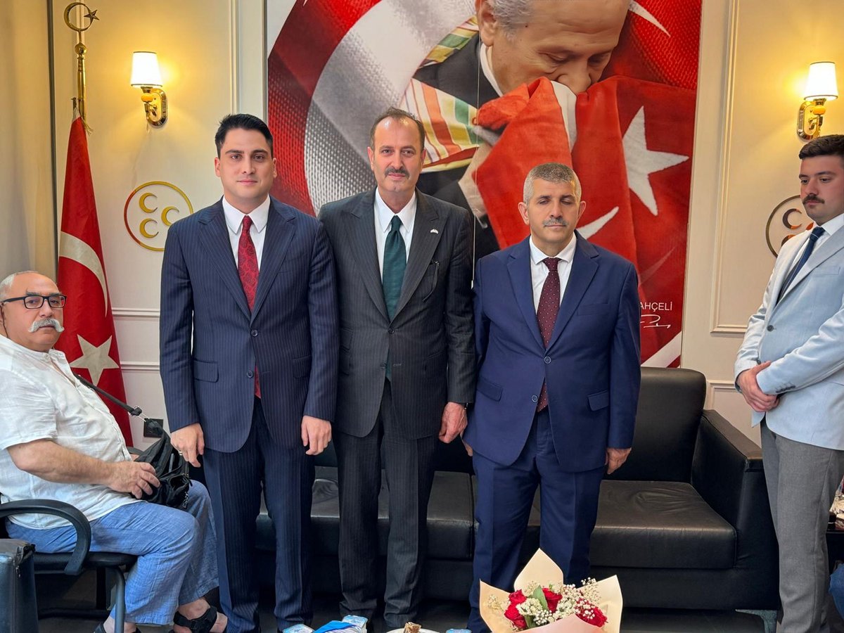 burakkilictc's tweet photo. Milliyetçi Hareket Partisi İzmir İl Başkanlığımız tarafından il binamızda düzenlenen geleneksel bayramlaşma programına katıldık.
Bayramın birlik ve kardeşlik ruhunu, Genel Sekreter Yardımcımız ve İzmir Milletvekilimiz Tamer Osmanağaoğlu, MHP İzmir İl Başkanımız Veysel Şahin, teşkilat mensuplarımız ve kıymetli İzmir’li hemşehrilerimizin yoğun katılımı ile birlikte paylaştık.

Bayramlar; millî ve manevi değerlerimizin tazelendiği, gönüllerin birleştiği kutlu zamanlardır. Rabbim birliğimizi daim eylesin.