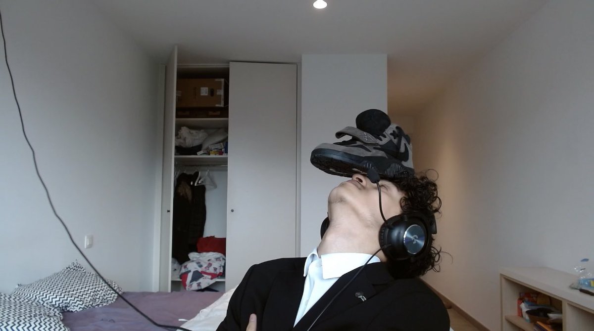 What IS bro doing 😭🙏 <a href="/yronzx/">yron</a>