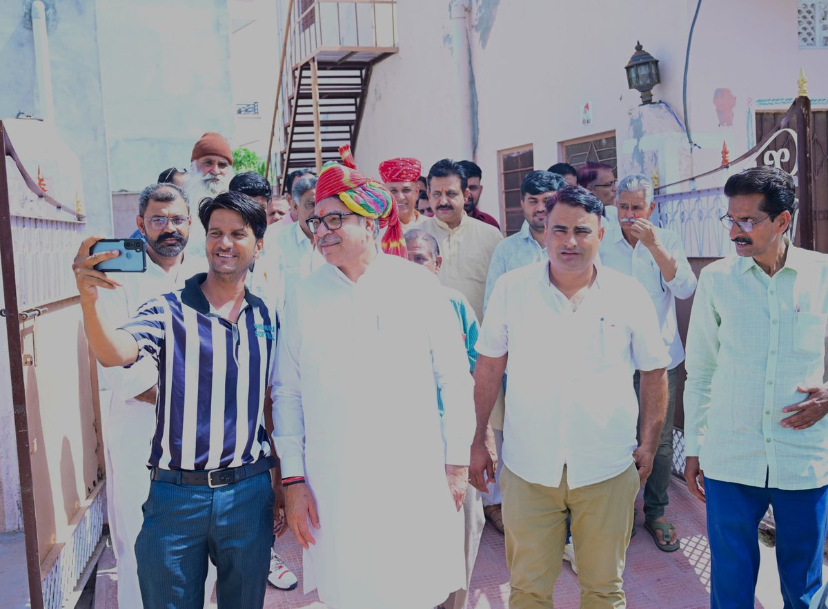 Office of Dr. Satish Poonia (@officeofdrsp) on Twitter photo आज मा० <a href="/DrSatishPoonia/">Satish Poonia</a> जी के नागौर प्रवास के दौरान उनकी खींवसर विधायक श्री रेवंत राम डांगा जी और मेड़ता विधायक श्री लक्ष्मण राम कलरू जी सहित कार्यकर्ताओं से आत्मीय भेंट हुई। आज मा० <a href="/DrSatishPoonia/">Satish Poonia</a> जी के नागौर प्रवास के दौरान उनकी खींवसर विधायक श्री रेवंत राम डांगा जी और मेड़ता विधायक श्री लक्ष्मण राम कलरू जी सहित कार्यकर्ताओं से आत्मीय भेंट हुई।