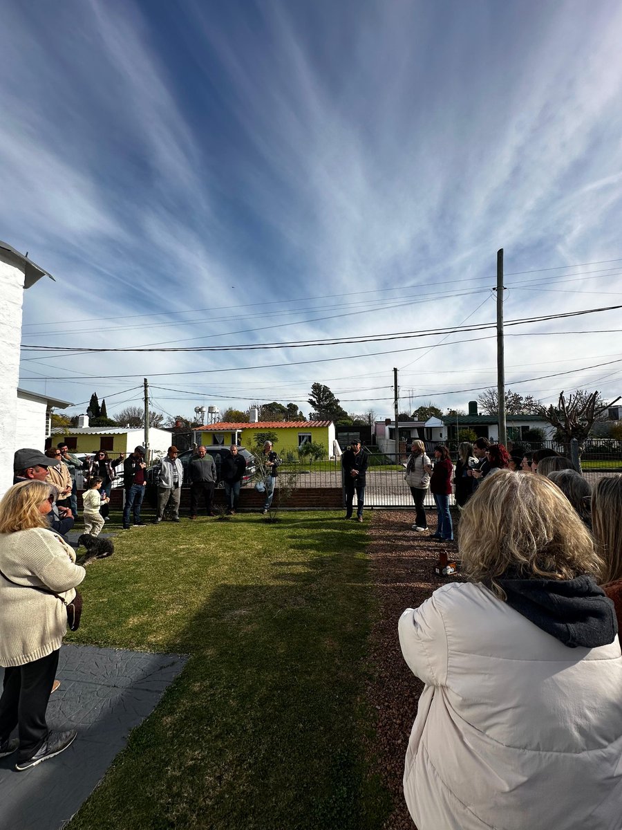 AndreaBrugman's tweet photo. Un Nuevo Tiempo para Florida,  se comienza andar, hoy el Intendente  electo @PajaroEnciso arrancando gira de Agradecimiento por Mendoza Grande.
GRACIAS A TODOS!!! https://t.co/FRYavHl5gx