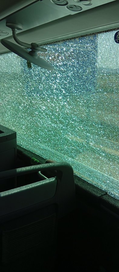 Por si alguien busca el morbo, solo decir que la luna que ha reventado en uno de los autobuses que traslada a aficionados del <a href="/NASTICTARRAGONA/">NÀSTIC DE TARRAGONA</a> a Murcia, lo ha hecho de manera fortuita, no por ningún lanzamiento de objetos ni nada por el estilo.

ℹ️<a href="/javimercomico/">Javi Meroño</a>