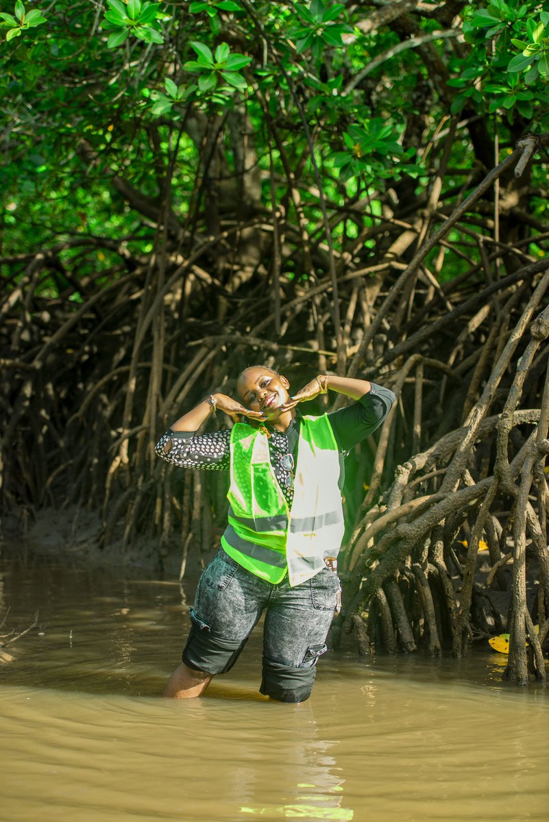 Ace_Davids's tweet photo. Acha tu nipost hizi hapa niwasho vile I am an environmental scientist dedicated to the mangrove ecosystems😊 https://t.co/8gXzY1WVvd