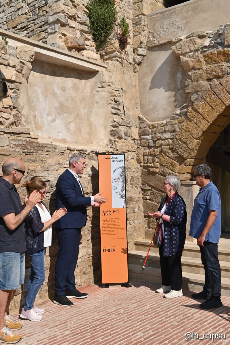 🎤 Aquest matí hem donat el tret de sortida a la XV edició del Forès Poesia i Música amb la inaguració de la plaça JOAN MARGARIT

📚 La plaça inclou una biblioteca oberta, on es podrà gaudir de la lectura en un entorn únic