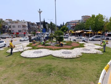 Kuşadası Yeşil Alanlarda Çalışmalar Devam Ediyor