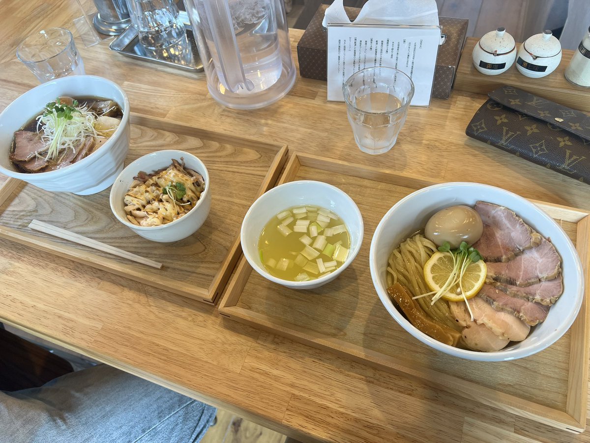 daidai4949's tweet photo. ランチと晩と🍜
#飯テロ
#外食
#ランチ #らんち
#お昼ご飯
#夜ご飯 #晩ご飯
#拉麺 #ラーメン #らーめん
#MENRIN
#あじへい https://t.co/I7diYeXRLV