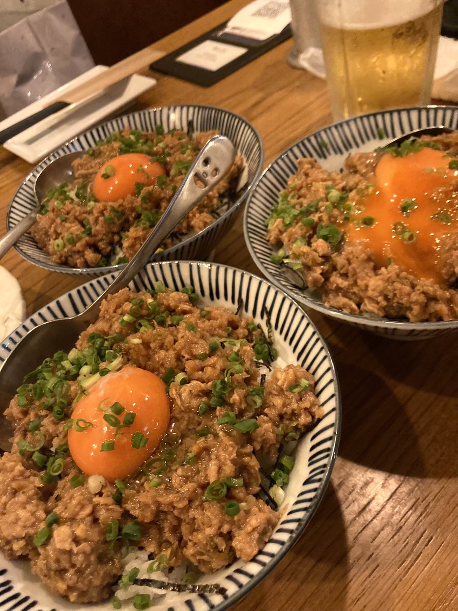 a_seeker__'s tweet photo. 打ち上げにて。オレがこの鶏丼を食べたいって言ったらみんなも「美味しそうだな」と注文してて3つ並んだ様子(笑)
ののくるーさんが紹介してくれて、また一人ののくるー友達ができました。この出会いを導いてくれたののちゃんに感謝です🙏✨
#nonoc #nonoc_Float https://t.co/MoVmee3Pf3