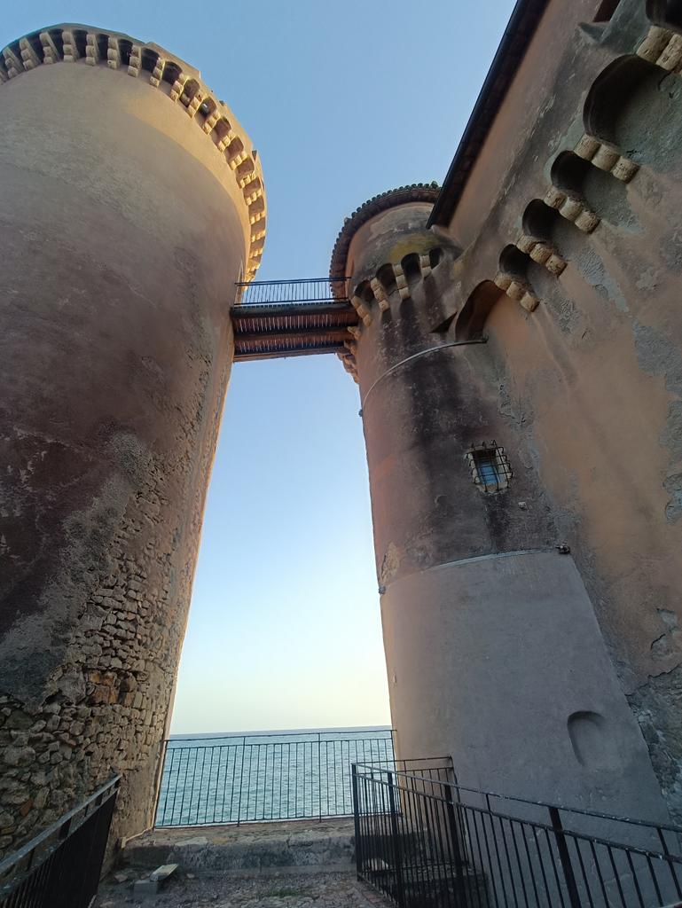 sim010101's tweet image. #SantaSevera home forbthe night 🏰 
❤️🇮🇹😍☀️🫶🏻