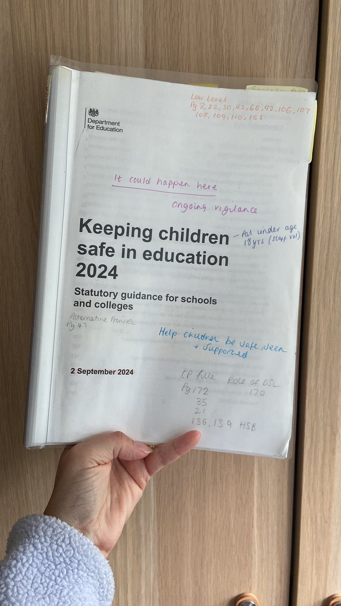 EarlyYearsAlex's tweet image. Always reading