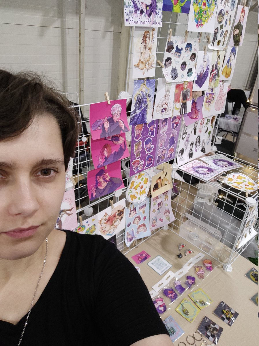 Сьогодні я заї... замучилася.
Але завтра знов буду на Фанконі надіюсь же відіспана, не голодна, без болю в ногах і голові, і буде всьо норм і файно і приходьте коротше. 
(Шоб я оце все добро назад валізою не перла)