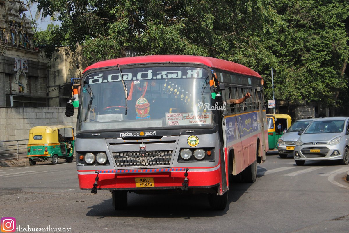 TheBusEnthu's tweet photo. Captured in frame is this recently refurbished KMS built Ashok Leyland BS3 KSRTC Sarige bus plying on the rare route of:

Nagamangala - Bengaluru (Kalasipalya)

ನಾಗಮಂಗಲ - ಬ��ಂಗಳೂರು (ಕಲಾಸಿಪಾಳ್ಯ)

More details in the image Alt! https://t.co/Qs4aVPTtZu