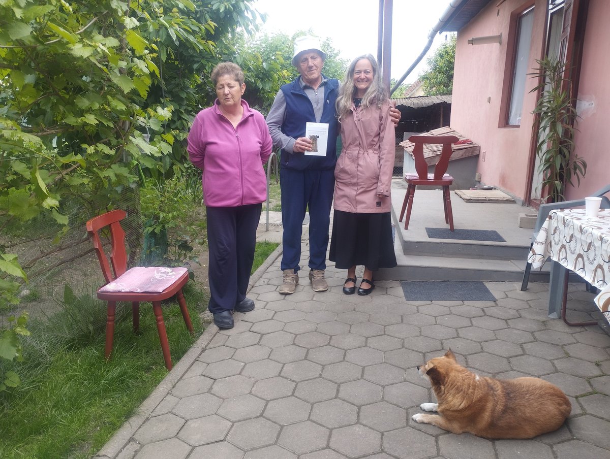 ScheerTamara's tweet image. It was a touching moment during my Transylvania trip - met the Roșas-Mr. Roșa's grandfather is one of the #Habsburg #FirstWorldWar soldiers buried in the Crypt of #SantaMariadellAnima in #Rome -whom we identified during part 1 of our project :-)
Link: bmlv.gv.at/wissen-forschu…