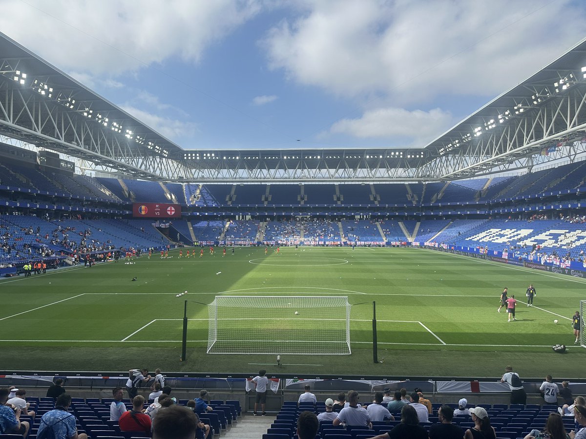 DLSpursFlag's tweet image. Inside the ground… Come on England😎😎