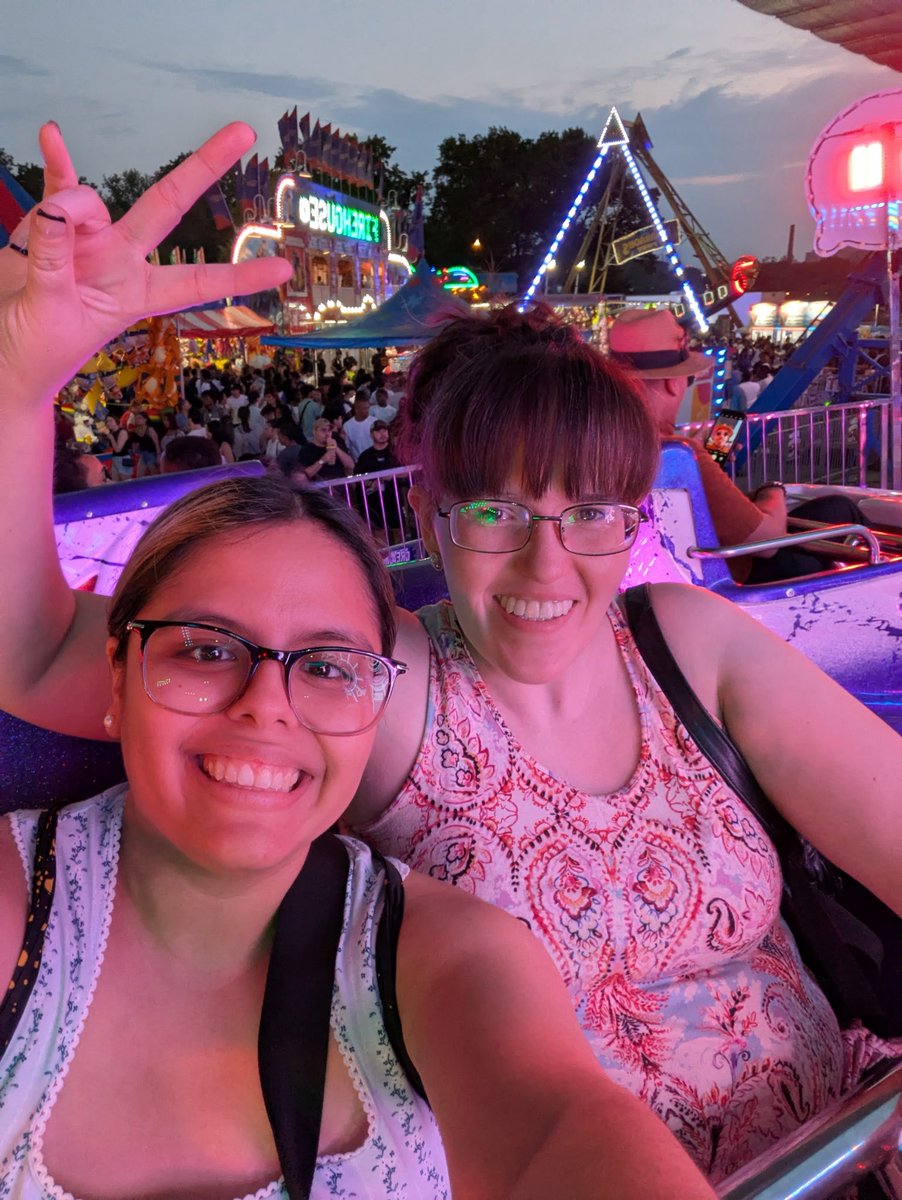 Irockmysocks4's tweet photo. Starting the Summer off Right with Astoria Queens Park Fair #FridayNight #Astoriapark #SummerVibes https://t.co/95NCa4D5c6