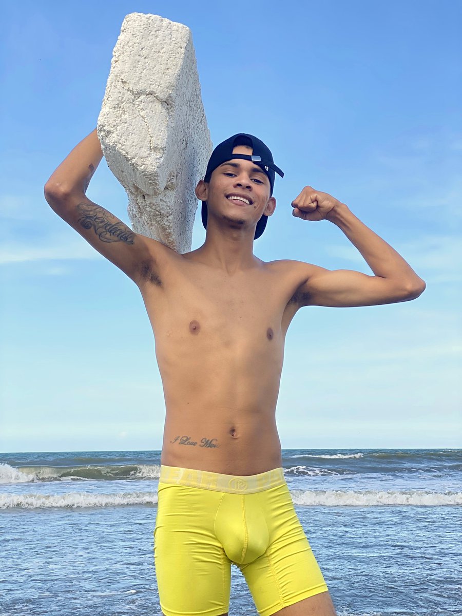 elshowdecamilot's tweet photo. Chicos tengo un grupo de telegram donde estoy subiendo videos muy brutales 🥵 lleguen al DM para darles información 🥰😈 https://t.co/KGemoooNcN