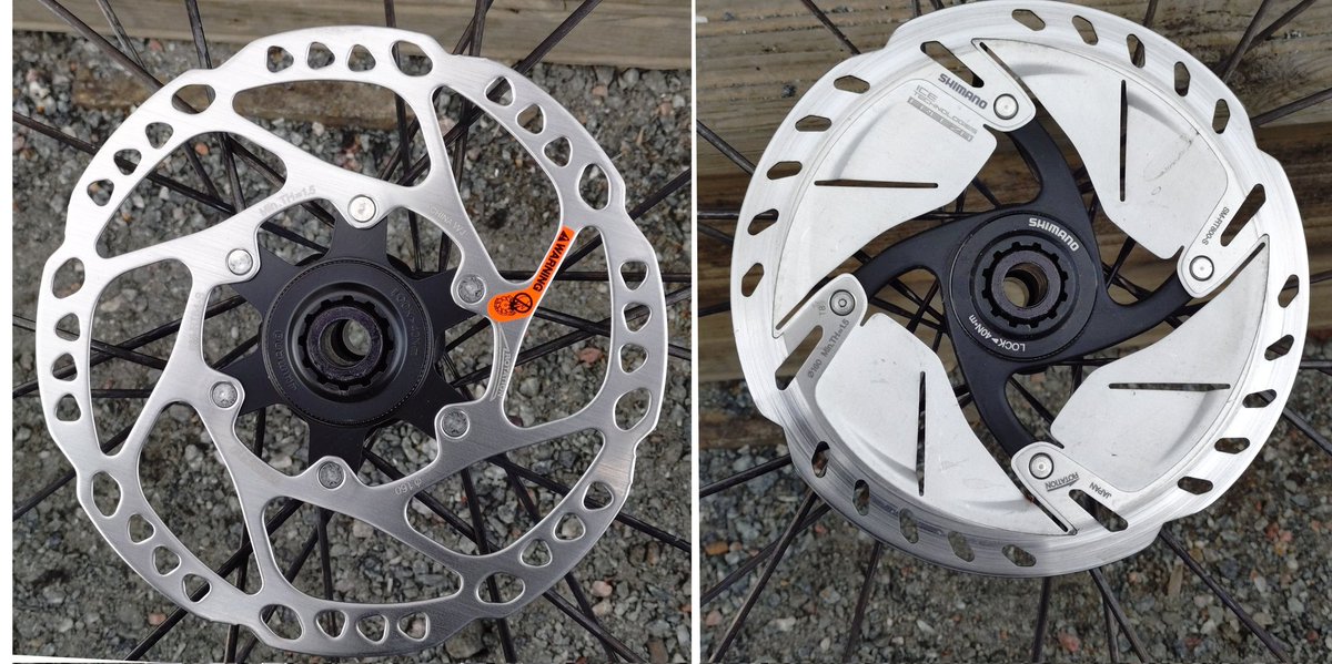 Kävin Pyörävarikolta ostamassa maantiepyörään eteen sellaisen levyn, ettei itke sateella jokaisesta hiekanmurusta! No ehdin 500m ajaa ja takarenkaaseen sellainen reikä, ettei litkut auttanut eikä myöskään kamelinpaska! Vasemmalla uusi ja oikealla vanha!
#pyöräily