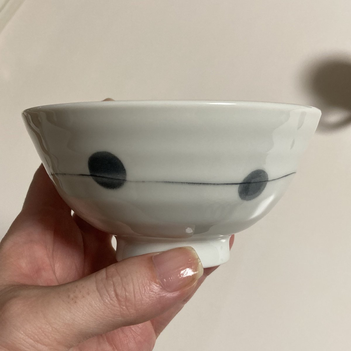 奥さんが本人用にこのお茶碗を買ってきたところ、娘に「なんでベイマックスの買ったの？」と言われてもうベイマックスにしか見えない🤣🤣🤣