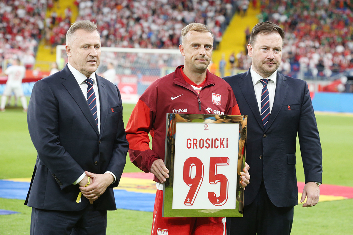 darekhe's tweet photo. Polska - Mołdawia 2:0, 06.06.2025 - Chorzów - Stadion Śląski. Mecz towarzyski, pożegnalny mecz Kamila Grosickiego z reprezentacją. Bramki w tym spotkaniu zdobyli Matty Cash i Bartosz Slisz. https://t.co/3EkA5zF3uL