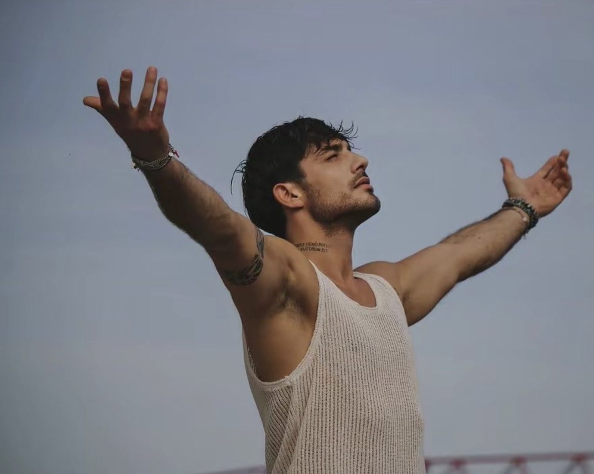 mi inchino  
#shailenzo