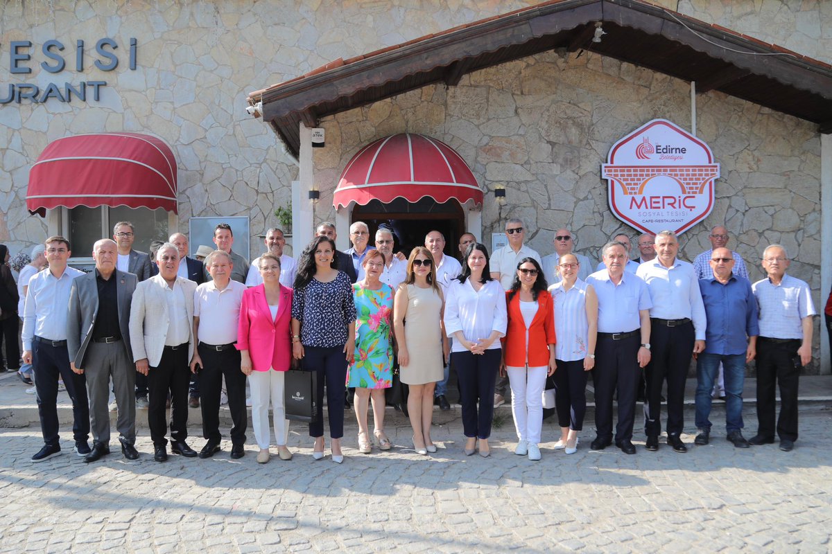 Kurban Bayramı’nda; Edirne’mizin her mahallesine emek veren, halkımızla aramızdaki bağı güçlendiren kıymetli muhtarlarımızla bir araya geldik; bayramın bereketini, dayanışmanın sıcaklığını hep birlikte yaşadık.

Bu buluşmalar yalnızca bir bayramlaşma değil, aynı zamanda