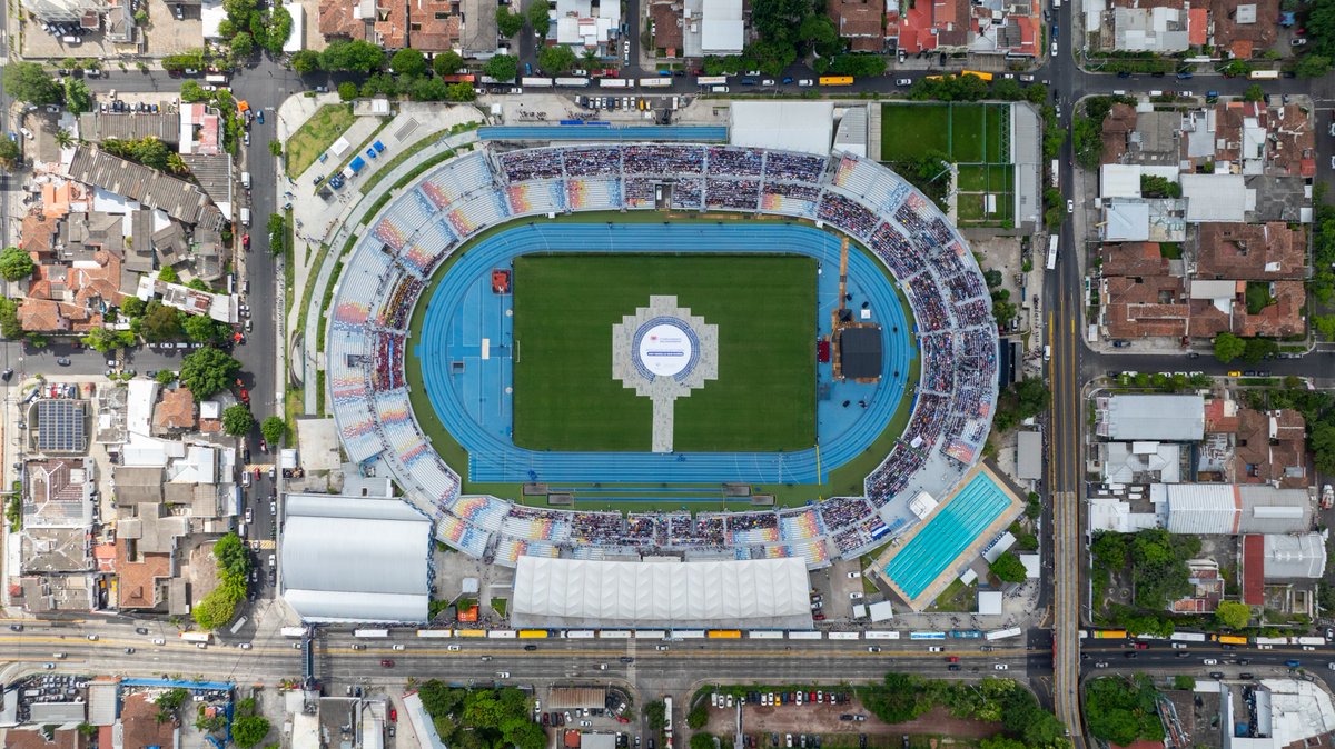Este sábado, 25,000 jóvenes bachilleres están llenando el estadio Jorge El Mágico González, en el evento Generación que Florece.

La administración del Presidente <a href="/nayibbukele/">Nayib Bukele</a> garantiza que las oportunidades, para continuar los estudios universitarios y formación técnica, sean