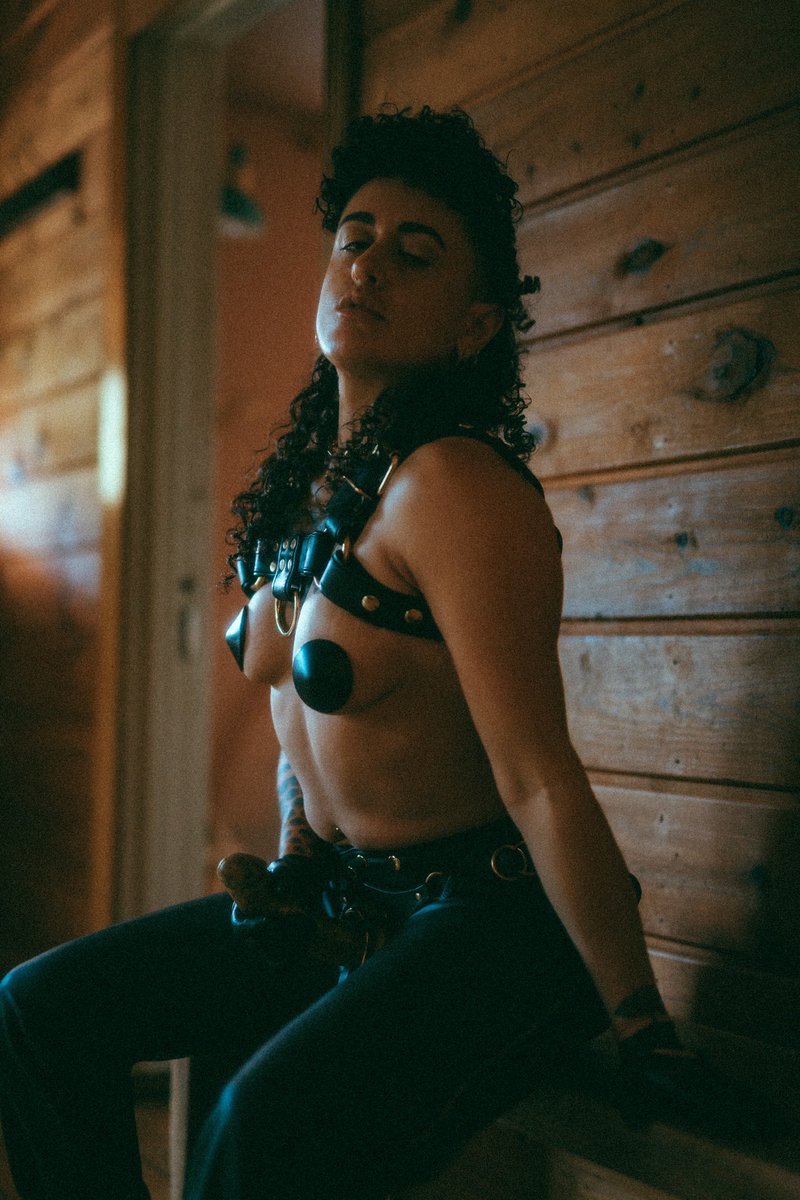 Tuva Aven and I are available for delicious duos this month. Whether you wish to submit to our whims, watch us feverishly take each other, or have us attentively please you- seize this chance while you can 💫

Philly: June 12-15, 
SF Bay Area: June 24-27

bsky.app/profile/tuvaav…