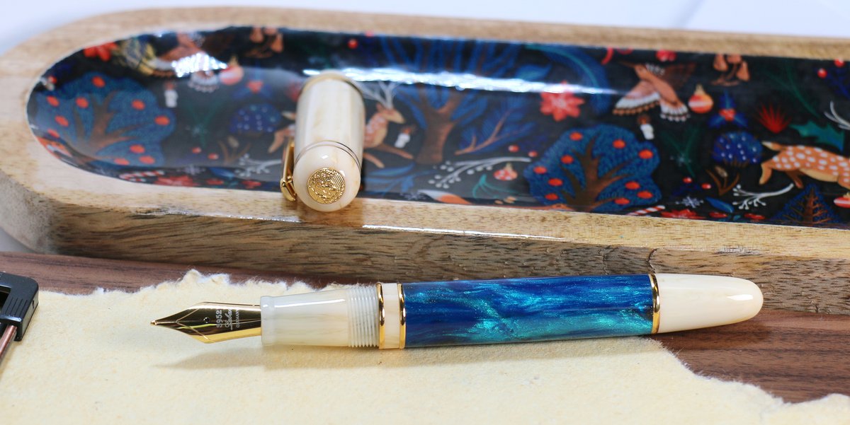 PenChalet's tweet photo. The beloved Laban 326 Mirage fountain pens are back! This collection's exclusive handcrafted materials elevate the artistry of each writing instrument. Don't miss the opportunity to add this exceptional piece to your collection: https://t.co/Wre4UB4QAL #LabanPens #Laban326 #Laban326Mirage #FountainPens #Pens #PenChalet #Writing #WritingCommunity #LuxuryPens