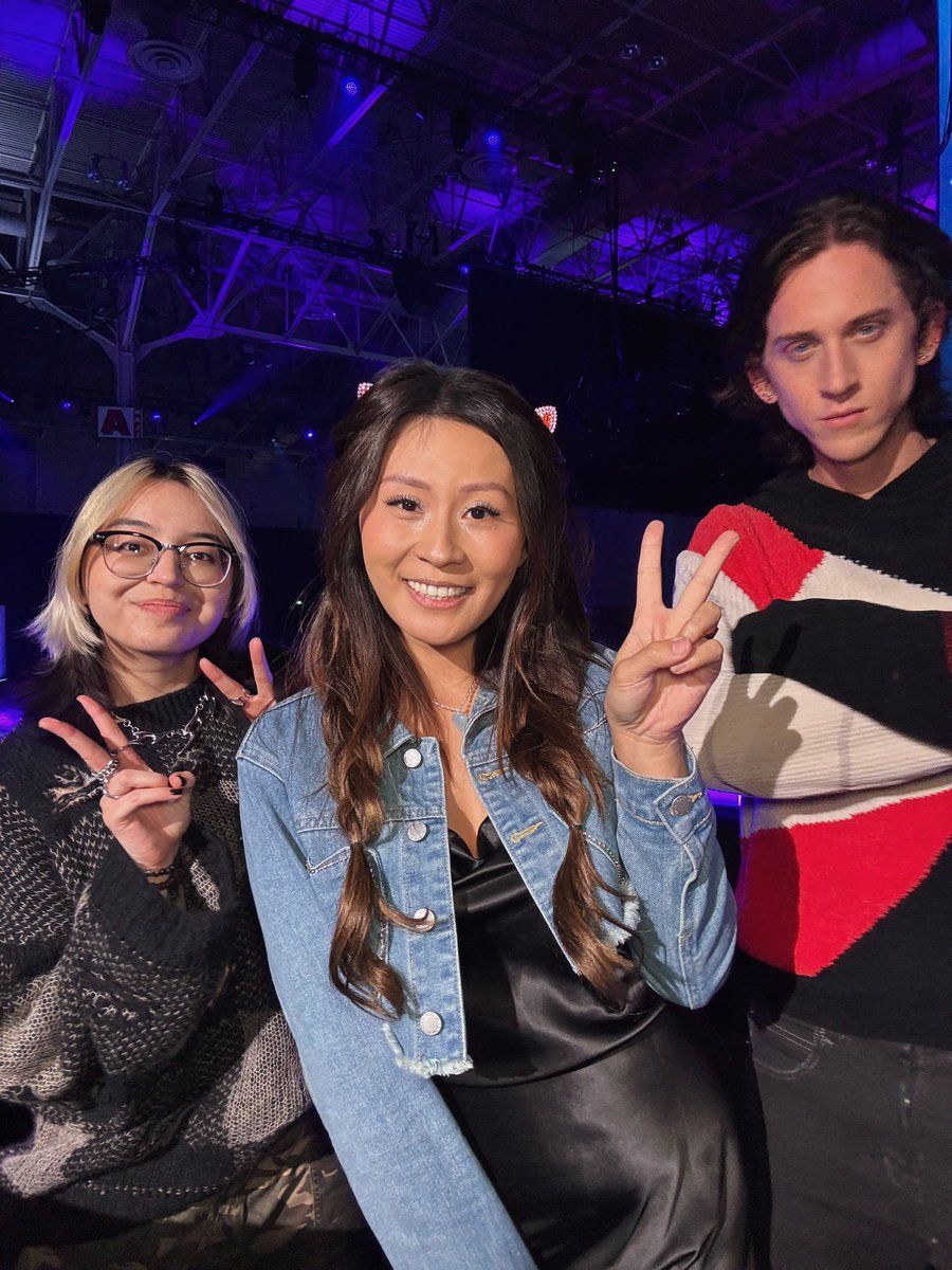 Kicking off Masters Toronto on the desk with Ender and Mel! 

Have my cat ears on today 💛🤍

#VALORANTMasters