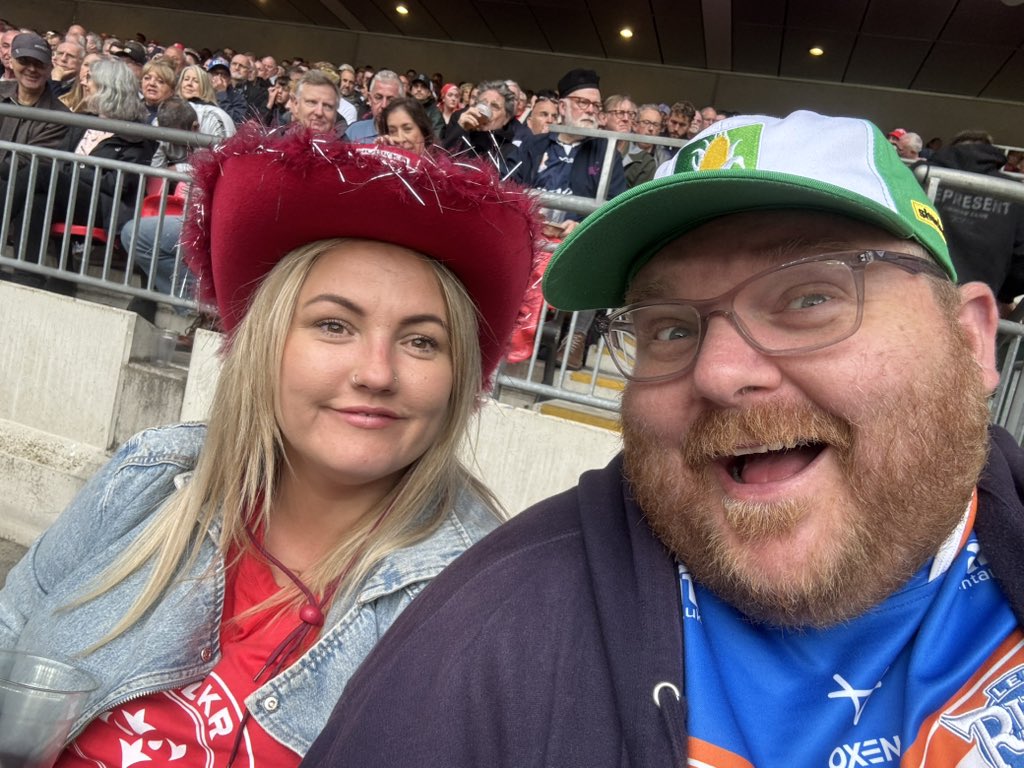#challengecup do you know this woman… she appears to have lost her family, we are in section 121!