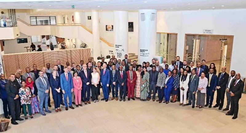 Jean Claude Brunet (@ambbrunetdcroi) on Twitter photo #SafeSeasAfrica-océanIndien🇪🇺 &comité#MASE:les États-membres 🇰🇲🇩🇯🇫🇷🇰🇪🇲🇬🇲🇺🇸🇨ont pu définir les orientations stratégiques <a href="/RCOC_Center/">Regional Coordination Operations Centre</a> <a href="/RMIFCenter/">RMIFC</a> :lutter contre pêcheINN & trafics drogue,prévention des pollutions marines🌊#UNOC <a href="/francediplo/">France Diplomatie 🇫🇷🇪🇺</a> <a href="/commission_coi/">Commission de l’océan Indien COI_IOC</a> <a href="/Prefet974/">Préfet de La Réunion</a> <a href="/DGRIS_FR/">DGRIS</a> #SafeSeasAfrica-océanIndien🇪🇺 &comité#MASE:les États-membres 🇰🇲🇩🇯🇫🇷🇰🇪🇲🇬🇲🇺🇸🇨ont pu définir les orientations stratégiques <a href="/RCOC_Center/">Regional Coordination Operations Centre</a> <a href="/RMIFCenter/">RMIFC</a> :lutter contre pêcheINN & trafics drogue,prévention des pollutions marines🌊#UNOC <a href="/francediplo/">France Diplomatie 🇫🇷🇪🇺</a> <a href="/commission_coi/">Commission de l’océan Indien COI_IOC</a> <a href="/Prefet974/">Préfet de La Réunion</a> <a href="/DGRIS_FR/">DGRIS</a>