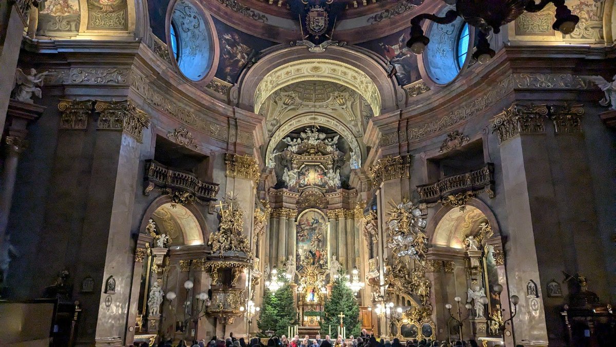 MizeraMichael's tweet image. A memory of a trip to Vienna: The Peterskirche (English: St. Peter's Church) is a Baroque Roman Catholic parish church in Vienna, Austria.
