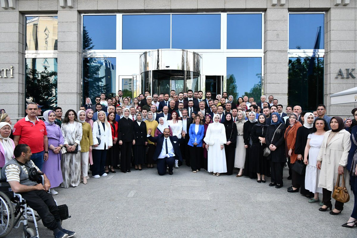 Halil ATASOY (@avhalilatasoy) on Twitter photo 📍 AK Parti Genel Merkezi
Kurban Bayramı’nın kardeşlik, birlik ve dayanışma iklimini; Genel Başkan Yardımcılarımız Sn. <a href="/belginuygur10/">Belgin Uygur 🇹🇷</a>, Sn. <a href="/DrOmerileri/">Dr. Ömer İleri</a>, Sn. <a href="/zorlu77/">Prof.Dr.Kürşad ZORLU</a>, İl Başkanımız Sn. <a href="/hakanhanozcan/">Hakan Han ÖZCAN 🇹🇷</a>, Ankara Milletvekillerimiz, İl ve İlçe Teşkilatlarımız, Kadın ve Gençlik 📍 AK Parti Genel Merkezi
Kurban Bayramı’nın kardeşlik, birlik ve dayanışma iklimini; Genel Başkan Yardımcılarımız Sn. <a href="/belginuygur10/">Belgin Uygur 🇹🇷</a>, Sn. <a href="/DrOmerileri/">Dr. Ömer İleri</a>, Sn. <a href="/zorlu77/">Prof.Dr.Kürşad ZORLU</a>, İl Başkanımız Sn. <a href="/hakanhanozcan/">Hakan Han ÖZCAN 🇹🇷</a>, Ankara Milletvekillerimiz, İl ve İlçe Teşkilatlarımız, Kadın ve Gençlik