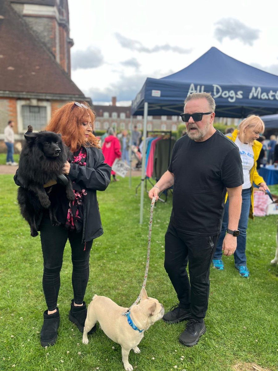 AllDogsMatter's tweet image. Thank you so much to @rickygervais for supporting us today @Hampstead Garden Suberb dog show and fundraiser here with our ex rescue Pearl & Derek 🐾