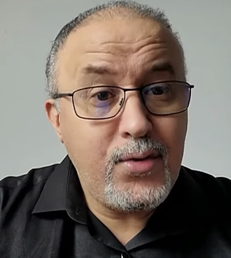 LeDecodeCom's tweet image. هشام جيراندو.. يا وجه النحس والعار، الخونة بحالك ما يوسخوش شرف الرجال، والحموشي أكبر بكثير من مستواك، السي حموشي جبل شامخ ما يوصله نباح ديال كلب مجراب بحالك. 
سير كول الخرا ديالك وسكت، راك غير حثالة كتقلب فالأزبال، والحقد لي فيك كيدل على قلة الأصل والنذالة.