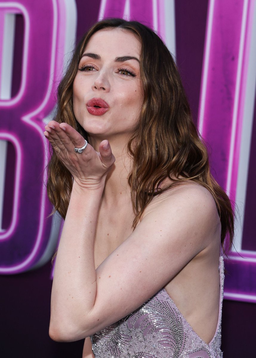 Ana De Armas Stan (@anadearmasfan_) on Twitter photo 