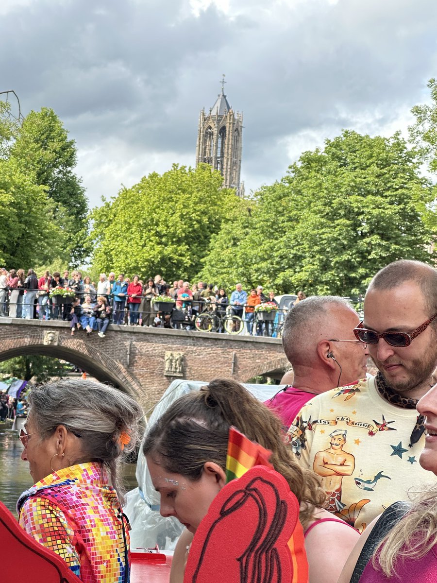 missmary364's tweet photo. #prideutrecht live vanuit mโn ouwe grachie ๐ฅฐ๐ฅฐ๐ฅฐ https://t.co/Io4ysur1B0