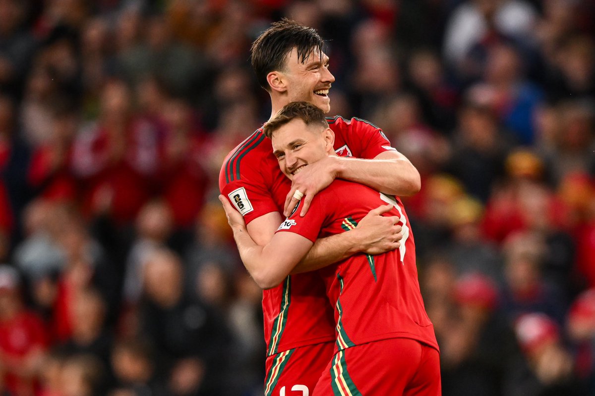 Cymru's tweet photo. These nights 🏴󠁧󠁢󠁷󠁬󠁳󠁿✨ https://t.co/UlZnuR0605