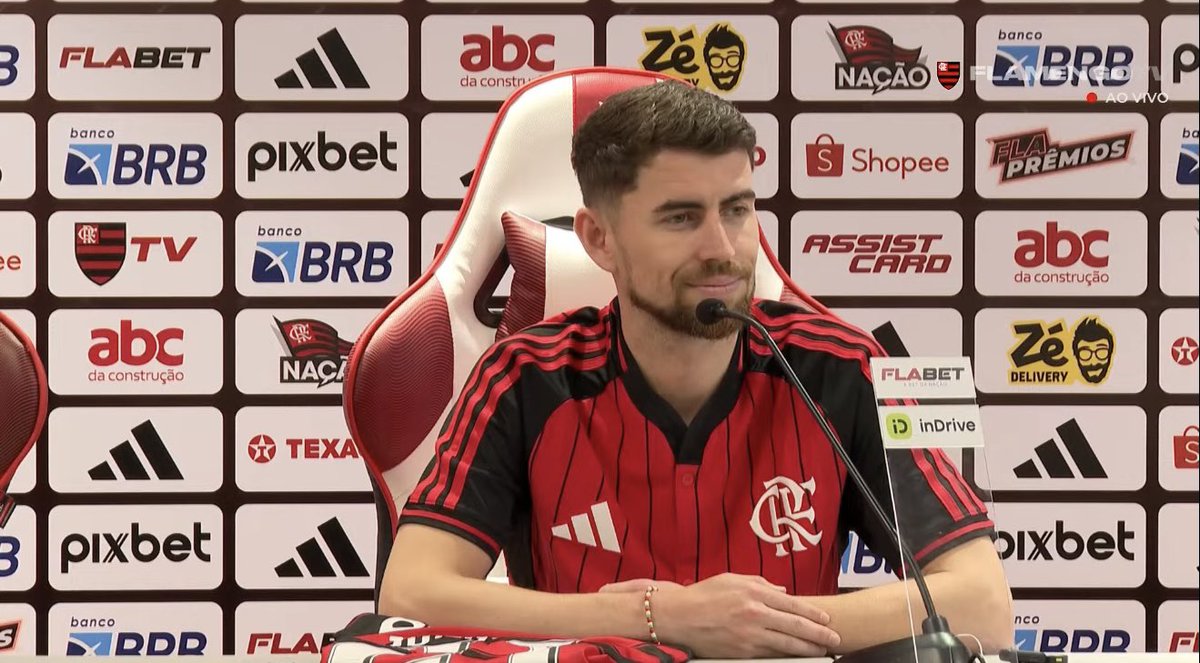 futebol_info's tweet photo. Jorginho sendo apresentado oficialmente como novo reforço do Flamengo.

📸 FlamengoTV https://t.co/jRzIk2NhCY