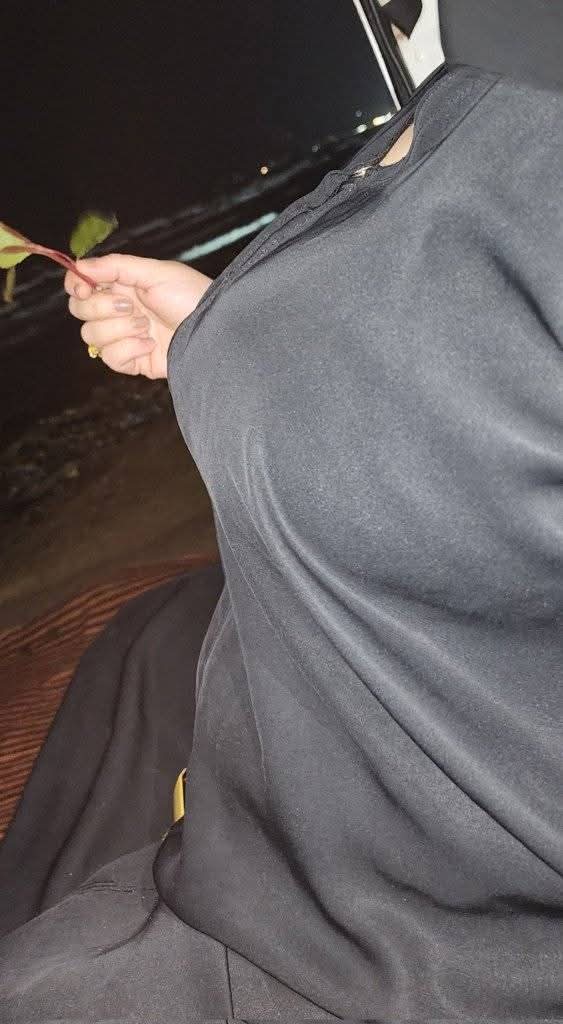 خرجت مع حبيبها رسل لي الصوره