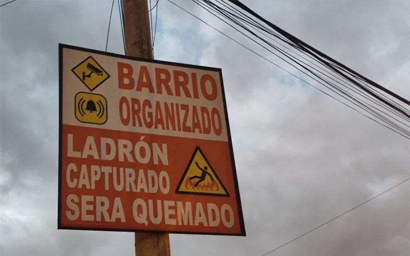 JuanYcaza1's tweet photo. Por favor, que esto se vuelva costumbre en Guayaquil… Las plagas hay que exterminarlas así. En esta ciudad debemos defendernos como tribus, en barrios y ciudadelas. Es la única forma. Seremos más. https://t.co/3WfoqaB1sG