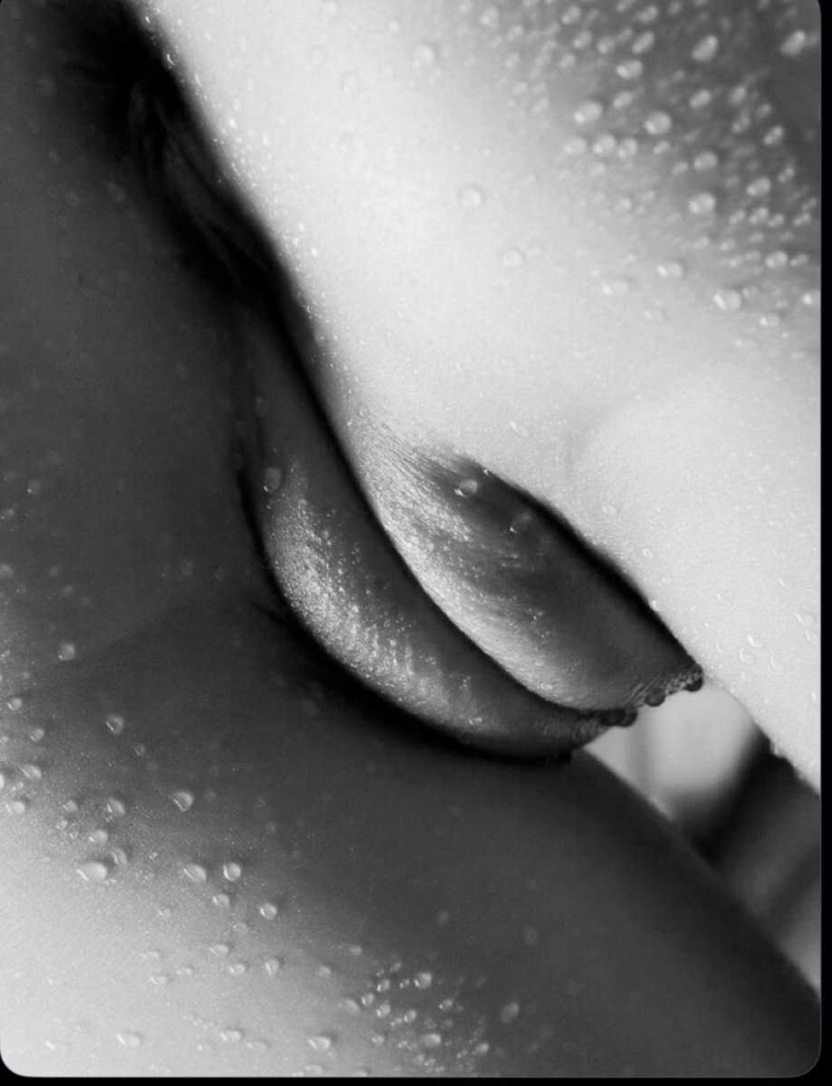 Me acabé de duchar🚿🫧🛀🧽🧼💦.Voy a….. rico para hacerlo muy divino otra vez y sentir tu leche dentro de mí nuevamente 🦋💦💦💦