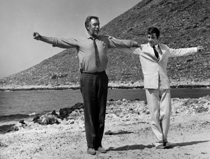 “Ne makine şu insan be; içine ekmek, şarap, balık, turp koyuyorsun. İç çekmeleri, gülüşler ve düşler çıkıyor!”

[Nikos Kazancakis, Zorba]