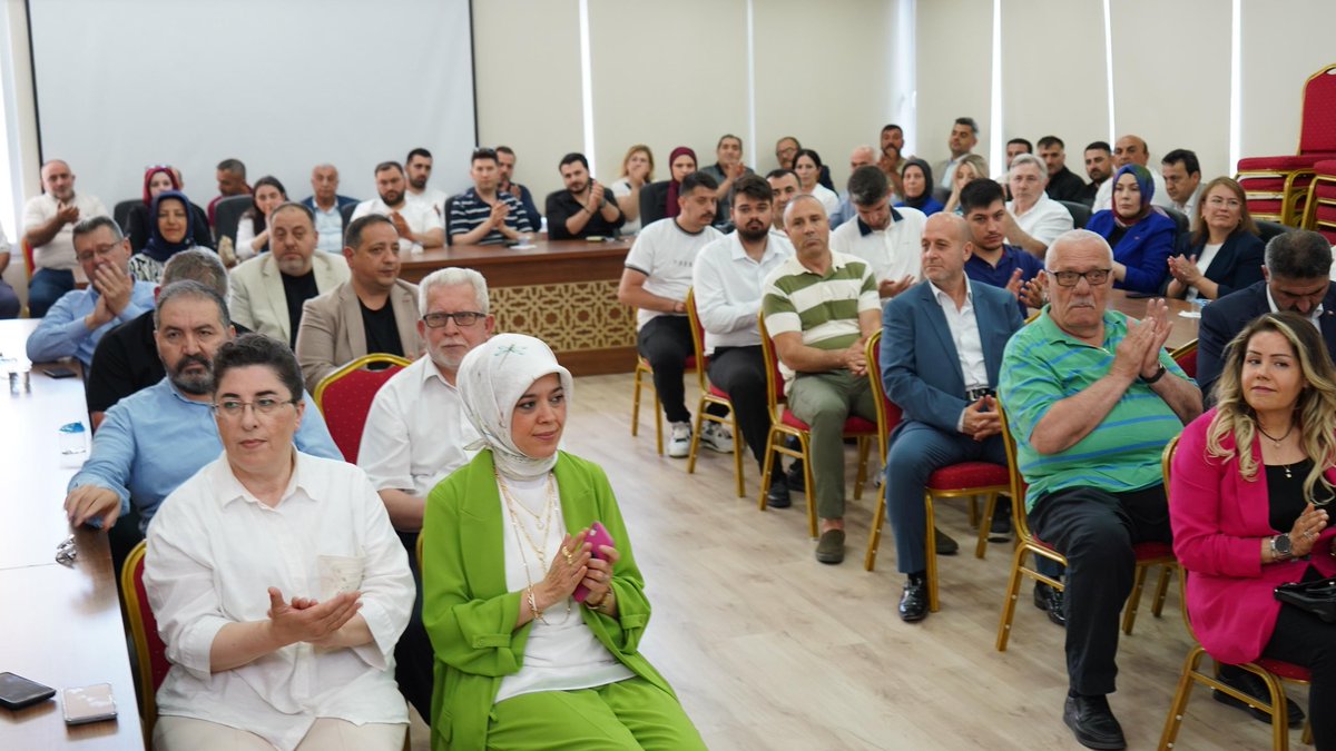 akpartibduzu's tweet photo. Önceki dönem İlçe Başkanımız Sn. İsmail Damat ve İl Koordinatörümüz Sn. Hakan Polattimur’un katılımlarıyla bayram coşkusunu teşkilatımızla paylaştık, gönül köprülerimizi güçlendirdik.

Kurban Bayramımız mübarek olsun! 🌸 https://t.co/IXwOsTRGeQ