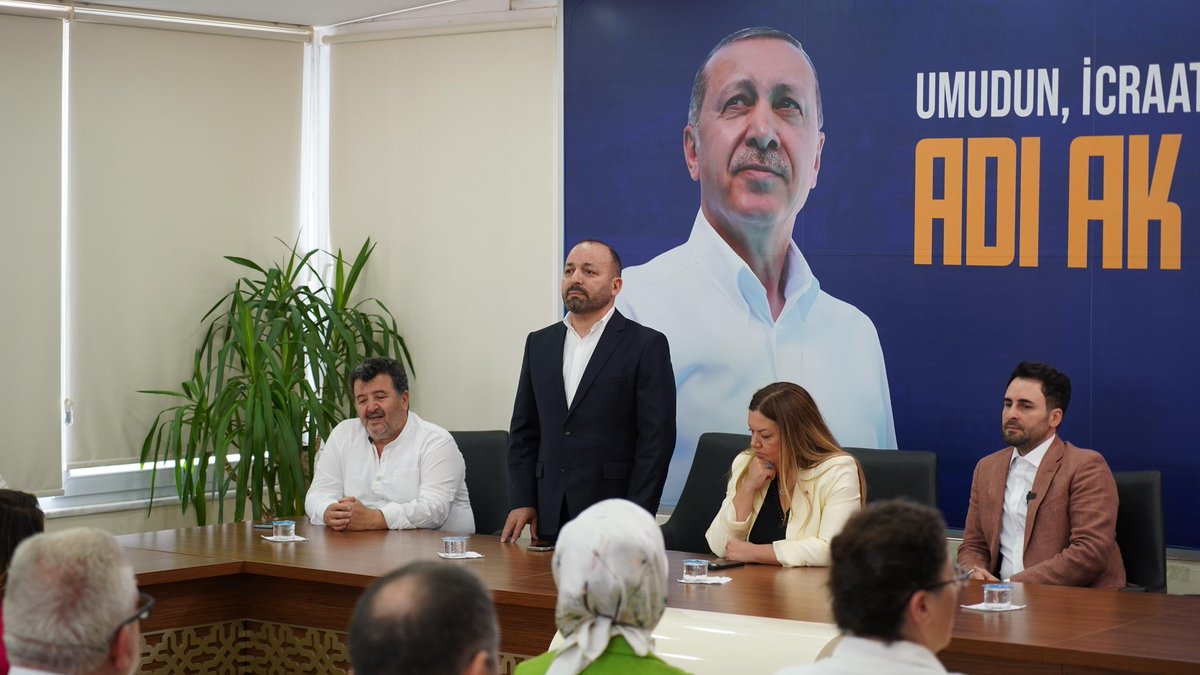 akpartibduzu's tweet photo. Önceki dönem İlçe Başkanımız Sn. İsmail Damat ve İl Koordinatörümüz Sn. Hakan Polattimur’un katılımlarıyla bayram coşkusunu teşkilatımızla paylaştık, gönül köprülerimizi güçlendirdik.

Kurban Bayramımız mübarek olsun! 🌸 https://t.co/IXwOsTRGeQ
